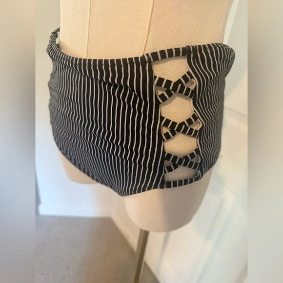 Black and White Striped Bikini Set - Picture 6 of 16